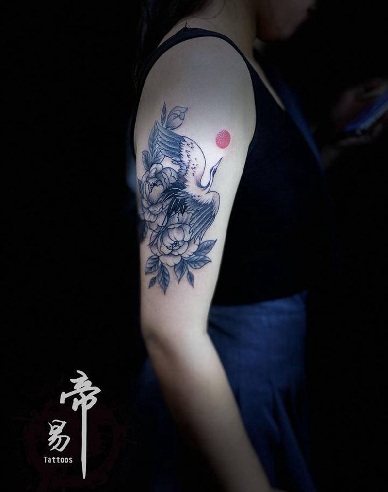 仙鹤纹身图片_肩部点刺纹身图案