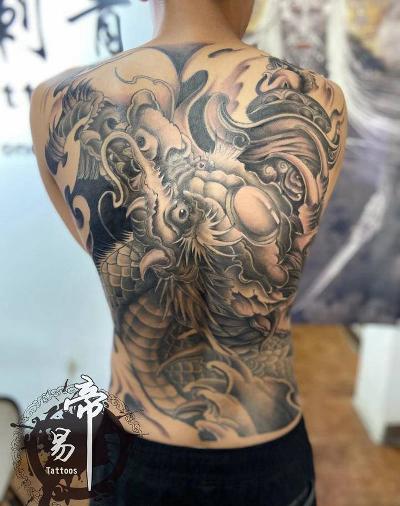 修改满背纹身图片_背部新传统纹身图案