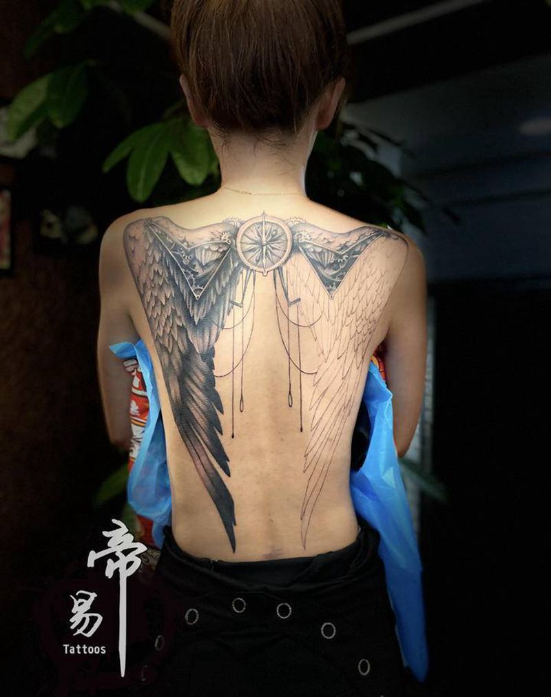 翅膀未完成纹身图片_背部欧美写实纹身图案
