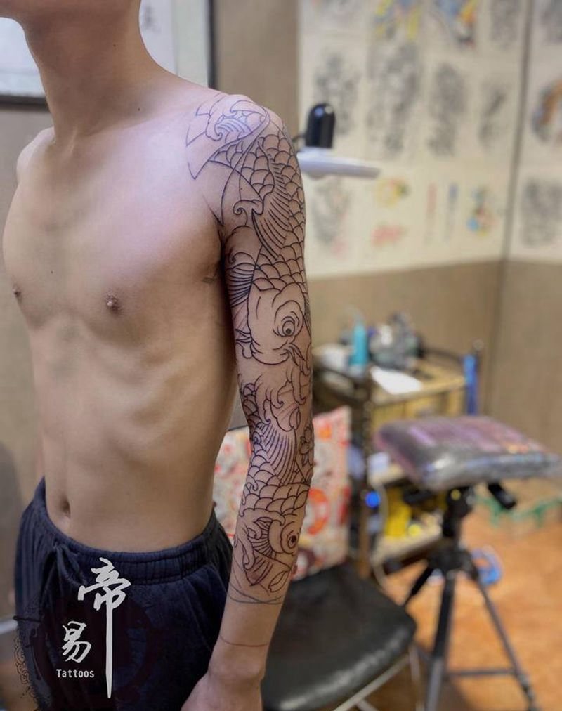 花臂鱼纹身图片_手臂肩部新传统老传统纹身图案