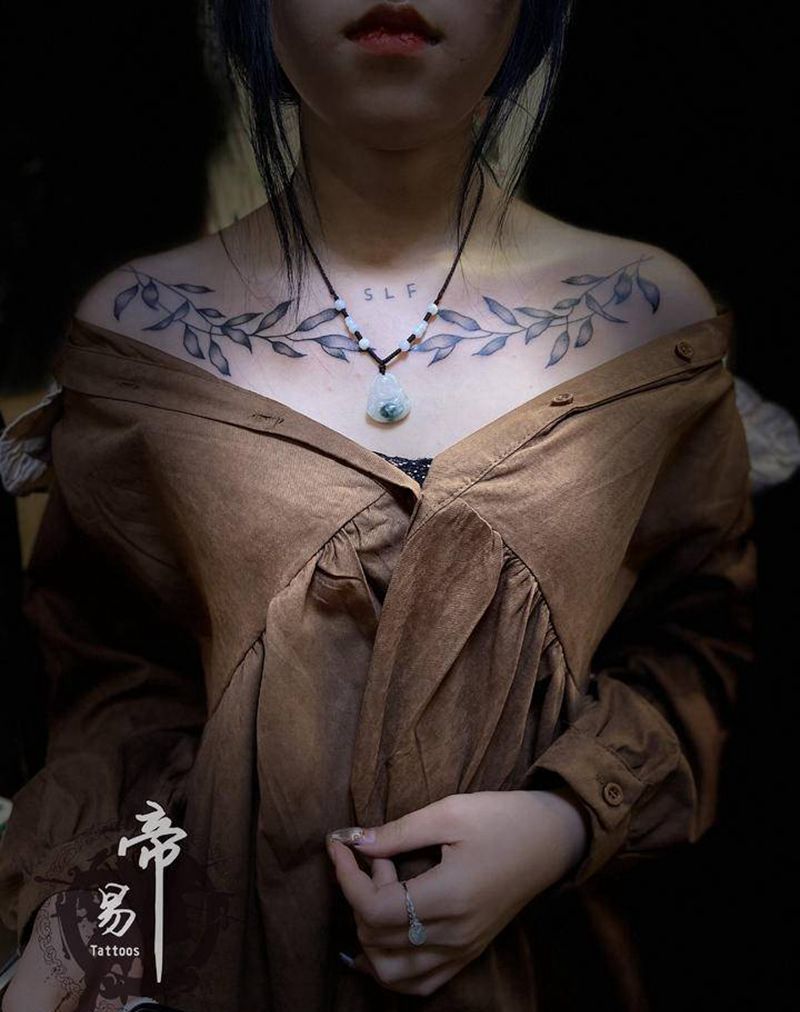 叶子纹身图片_胸部点刺纹身图案
