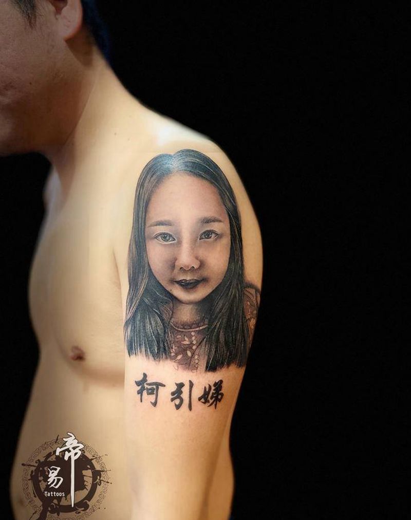 肖像纹身图片_肩部欧美写实纹身图案