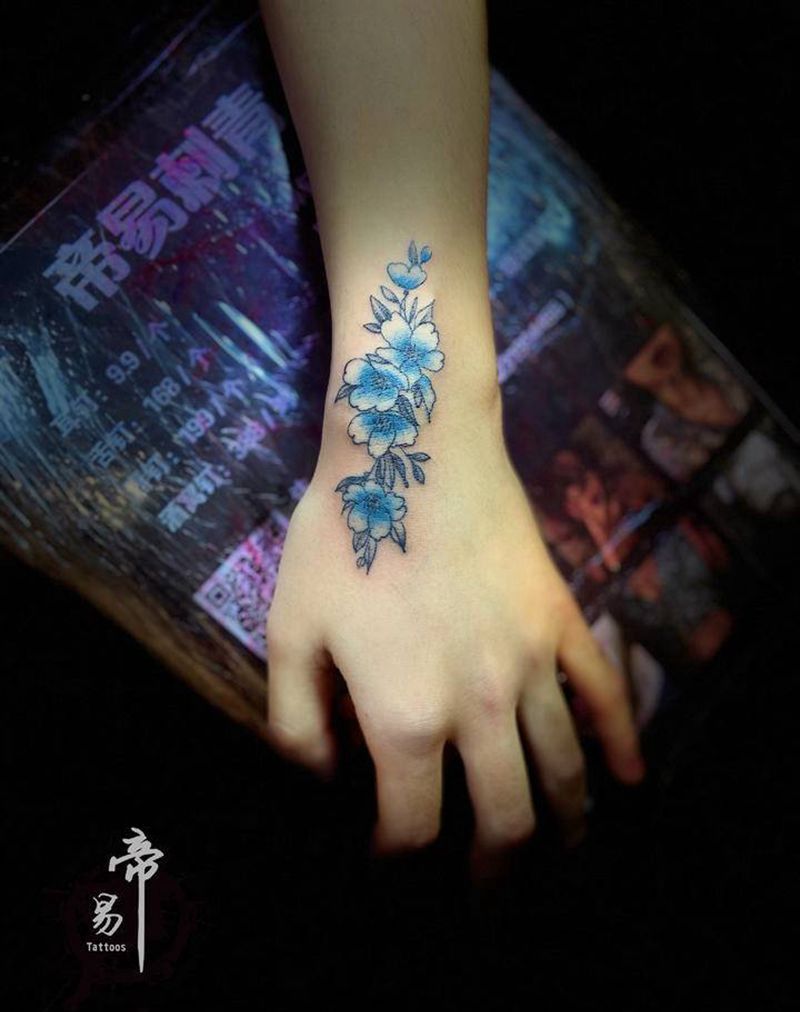 花纹身图片_手部水彩纹身图案