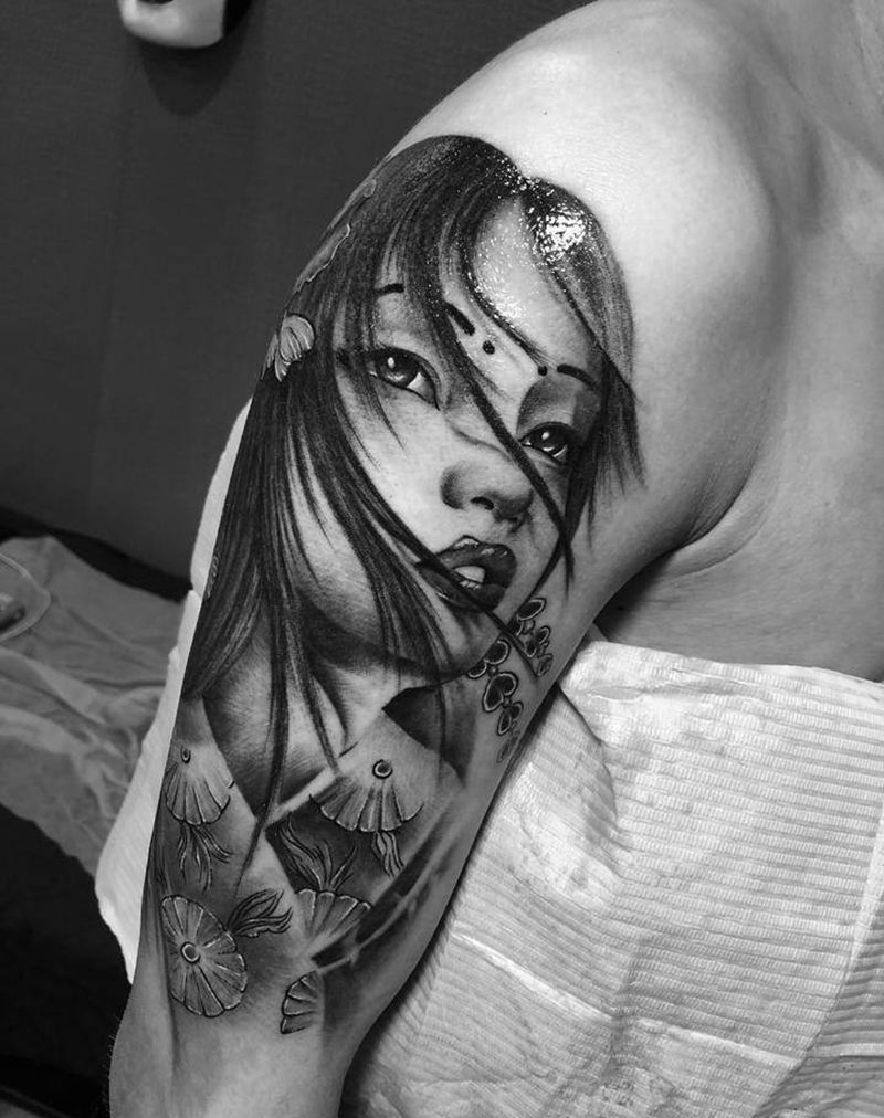 尘满面，鬓如霜，唯有故园月如初纹身图片_肩部背部新传统欧美写实纹身图案