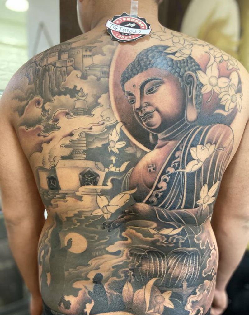 满背佛纹身图片_背部新传统纹身图案