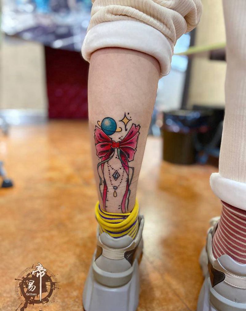 蝴蝶结纹身图片_腿部纹身图案