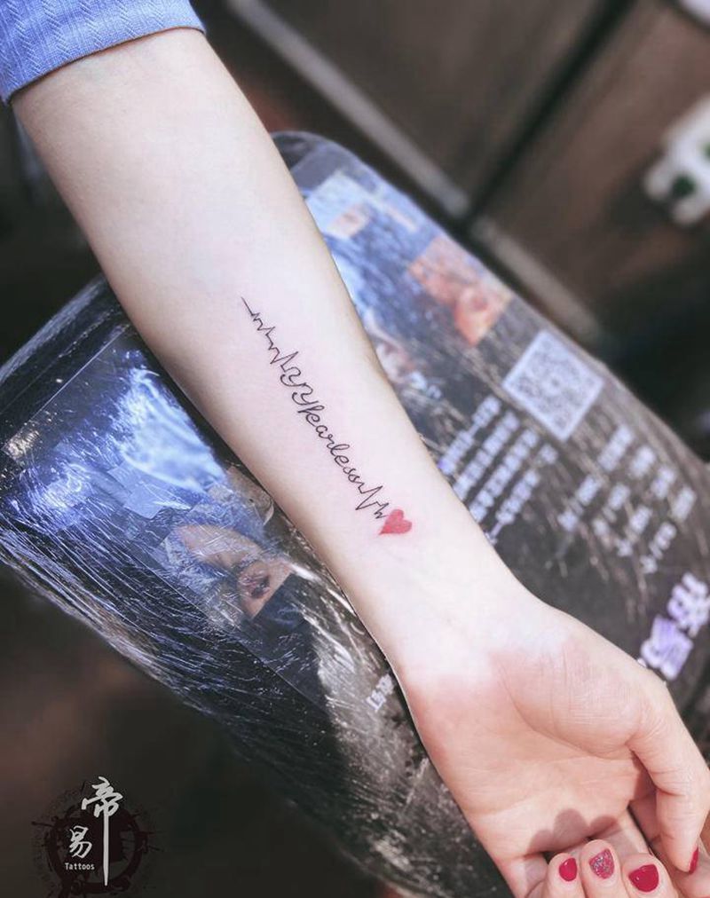 字母心电图纹身图片_手臂纹身图案