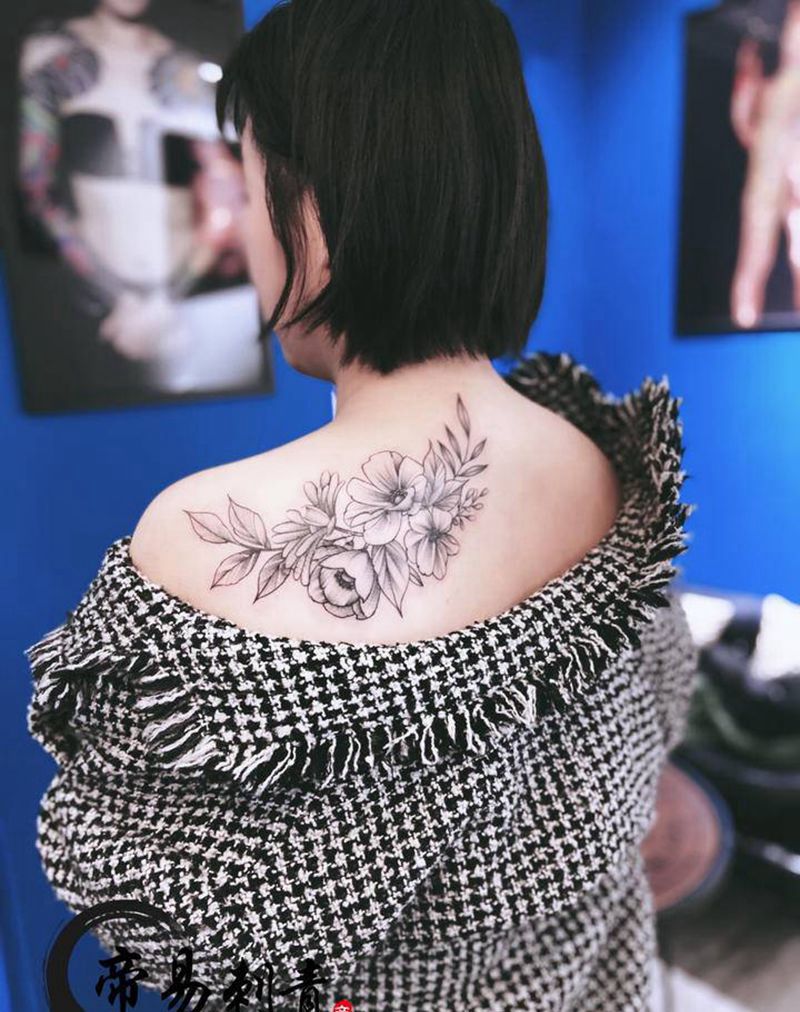 素花「疤痕遮盖」纹身图片_肩部点刺纹身图案