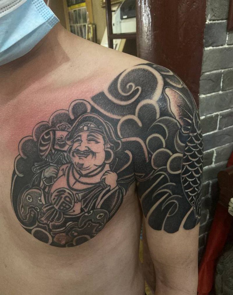 日式半胛纹身图片_胸部纹身图案