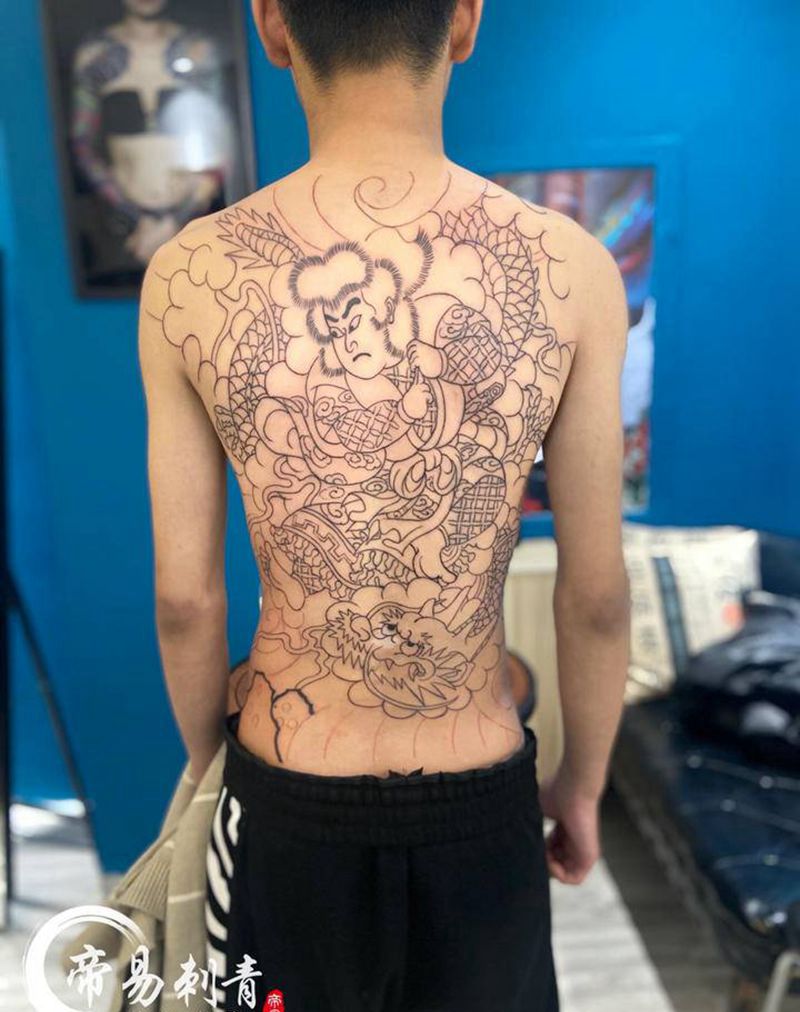 云龙九郎纹身图片_背部老传统纹身图案