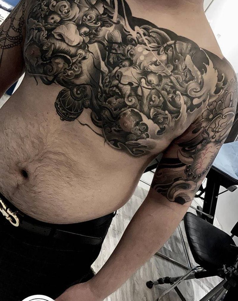 唐狮花胸纹身图片_胸部新传统纹身图案