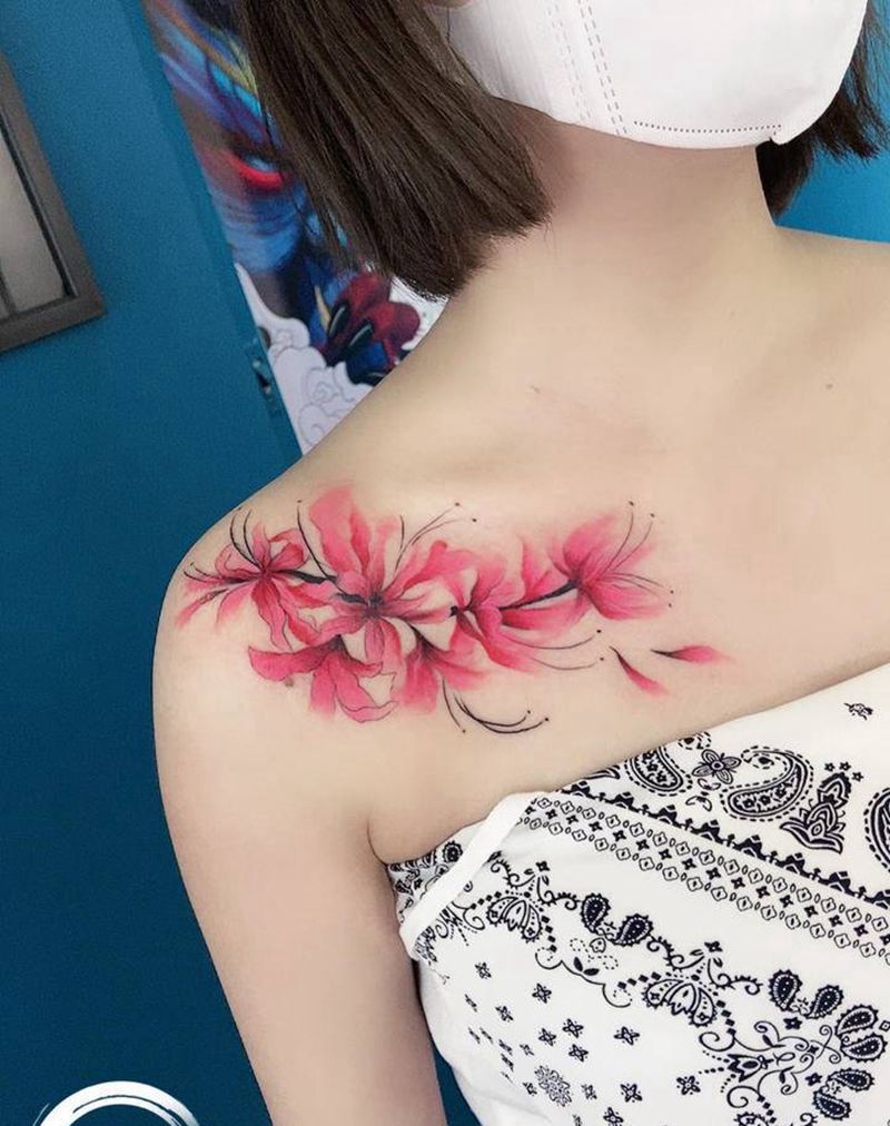 彼岸花纹身图片_肩部水彩纹身图案