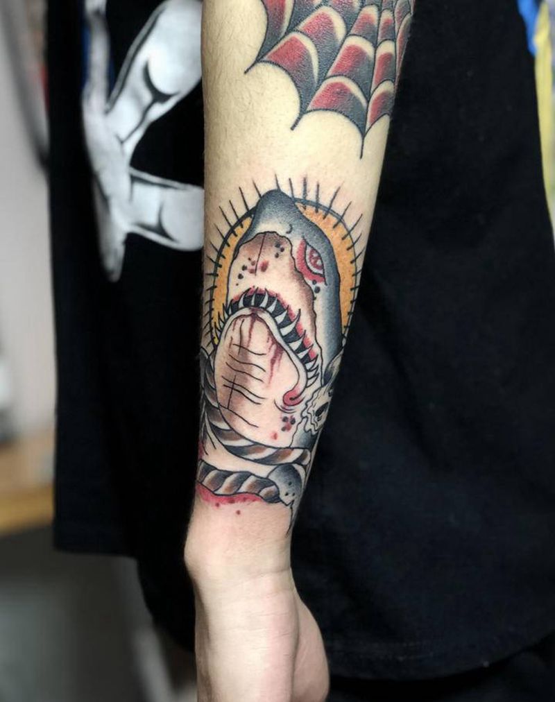 鲨鱼纹身图片_手臂Old School纹身图案