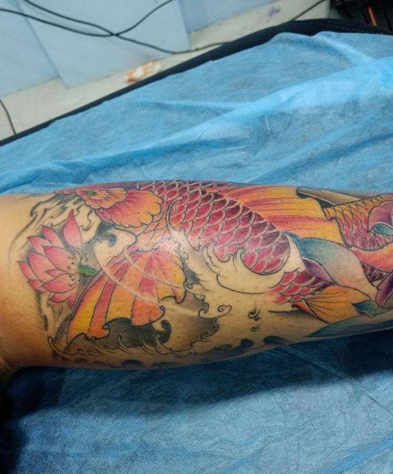 小腿锦鲤纹身图片