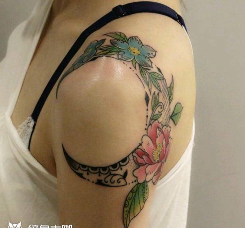 肩花纹身图片_肩部水彩New School纹身图案
