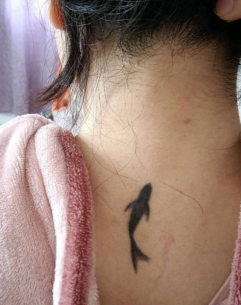 鱼纹身图片_背部老传统纹身图案