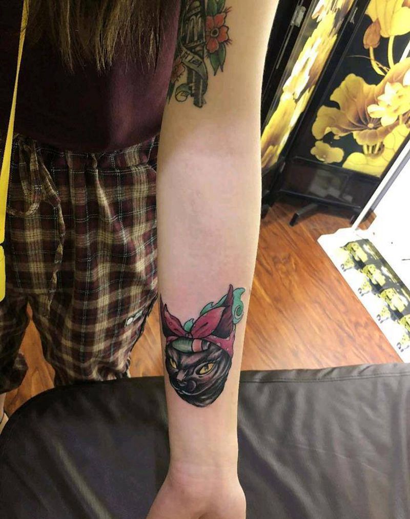 猫遮盖纹身图片_手臂Old School纹身图案