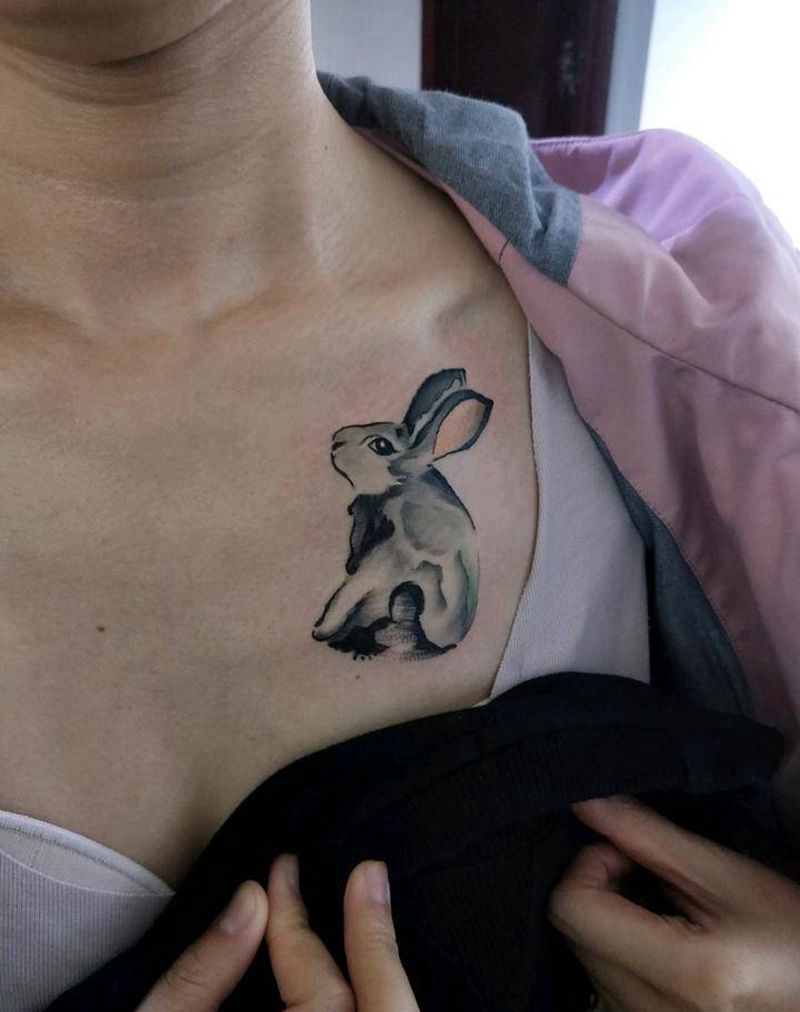 小兔子纹身图片_胸部水墨水彩兔子纹身图案