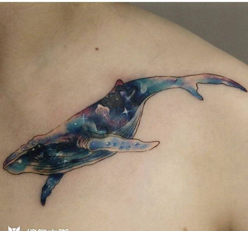 蓝鲸遮盖作品纹身图片_胸部水彩水墨纹身图案