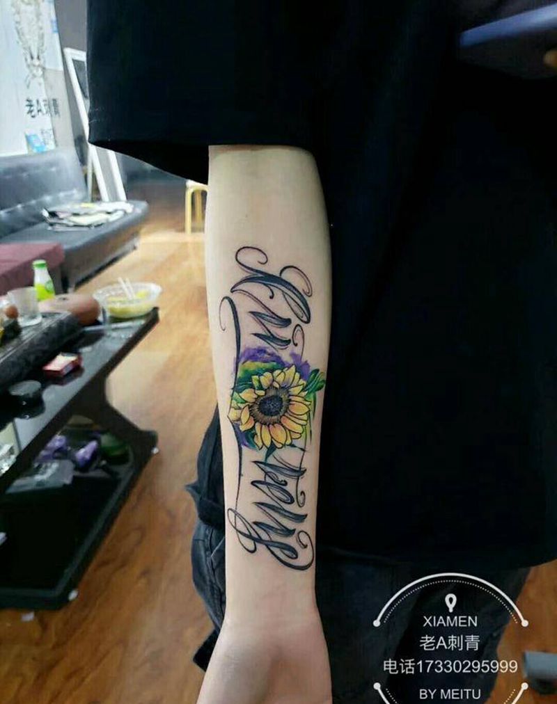 幸运纹身图片_手臂水彩花体字向日葵纹身图案