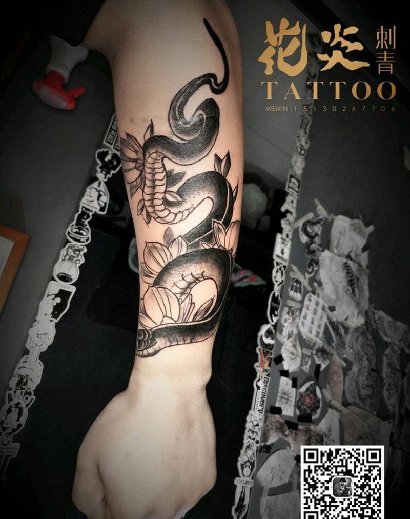 蛇纹身图片_手臂图腾点刺蛇纹身图案