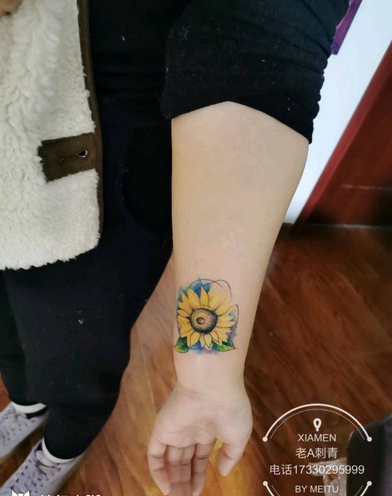 一些小图纹身图片_手臂水墨水彩花 遮盖纹身图案