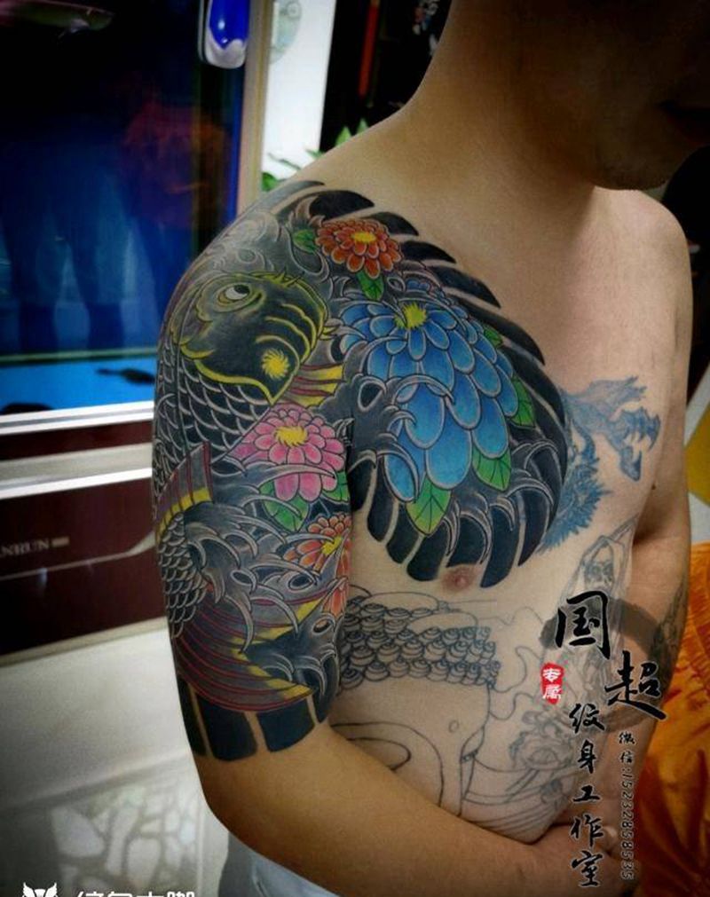 半甲纹身图片_肩部胸部老传统纹身图案