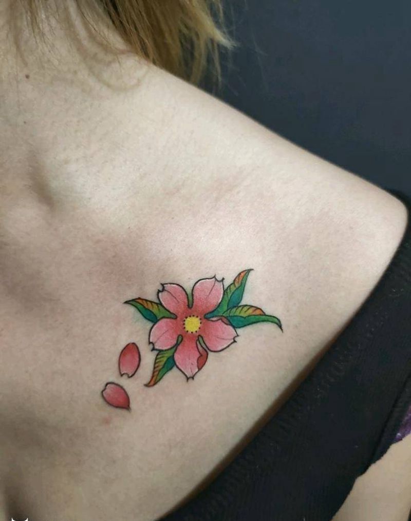 锁骨樱花纹身图片_肩部纹身图案