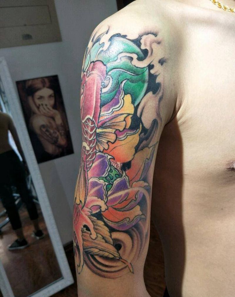 彩色锦鲤纹身图片