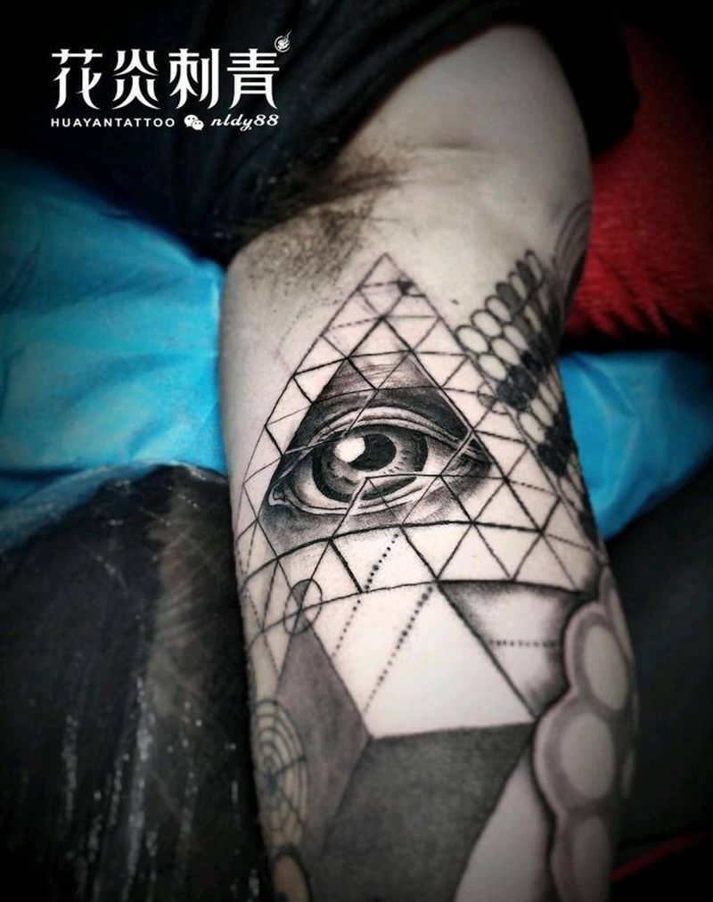 眼睛纹身图片_手臂欧美写实眼睛纹身图案