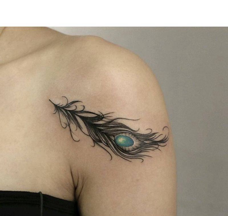 孔雀羽毛纹身图片_肩部水墨水彩纹身图案