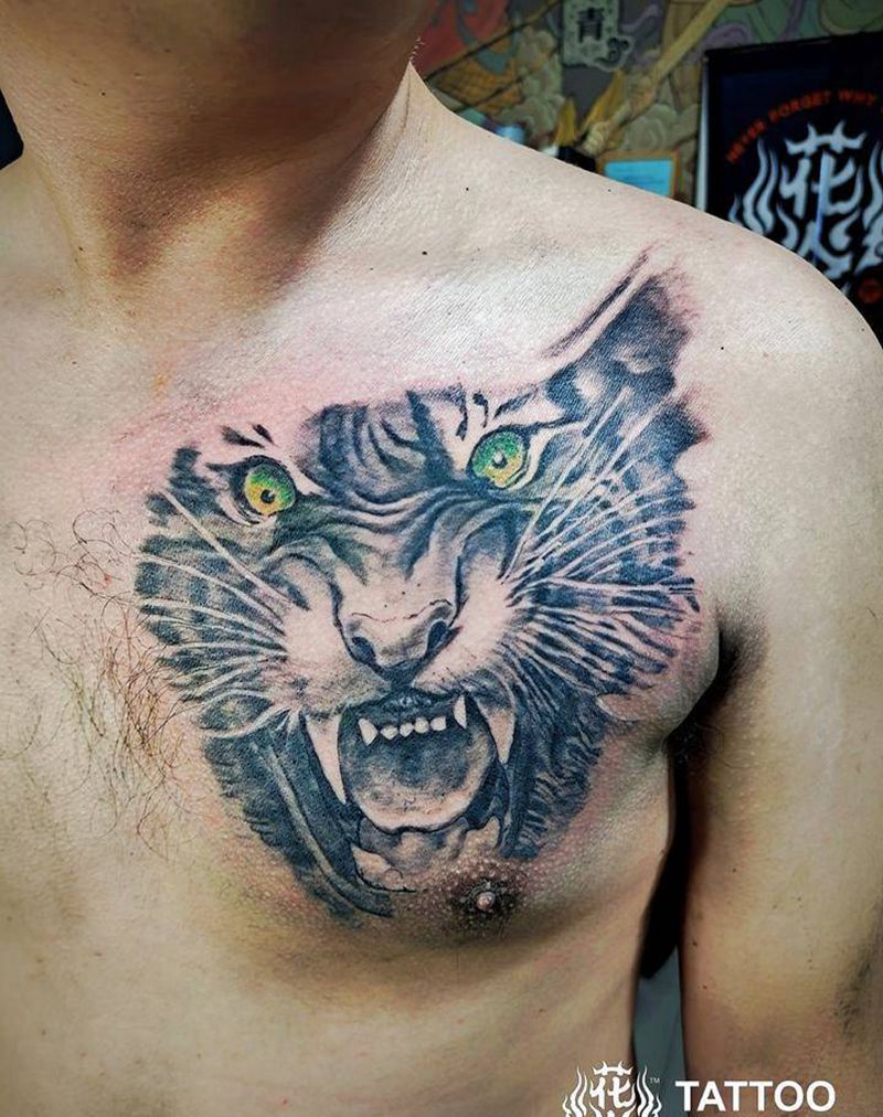 老虎一枚纹身图片_胸部欧美写实虎纹身图案