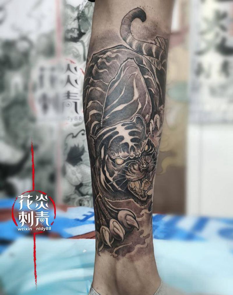 黑老虎纹身图片_腿部新传统老虎纹身图案