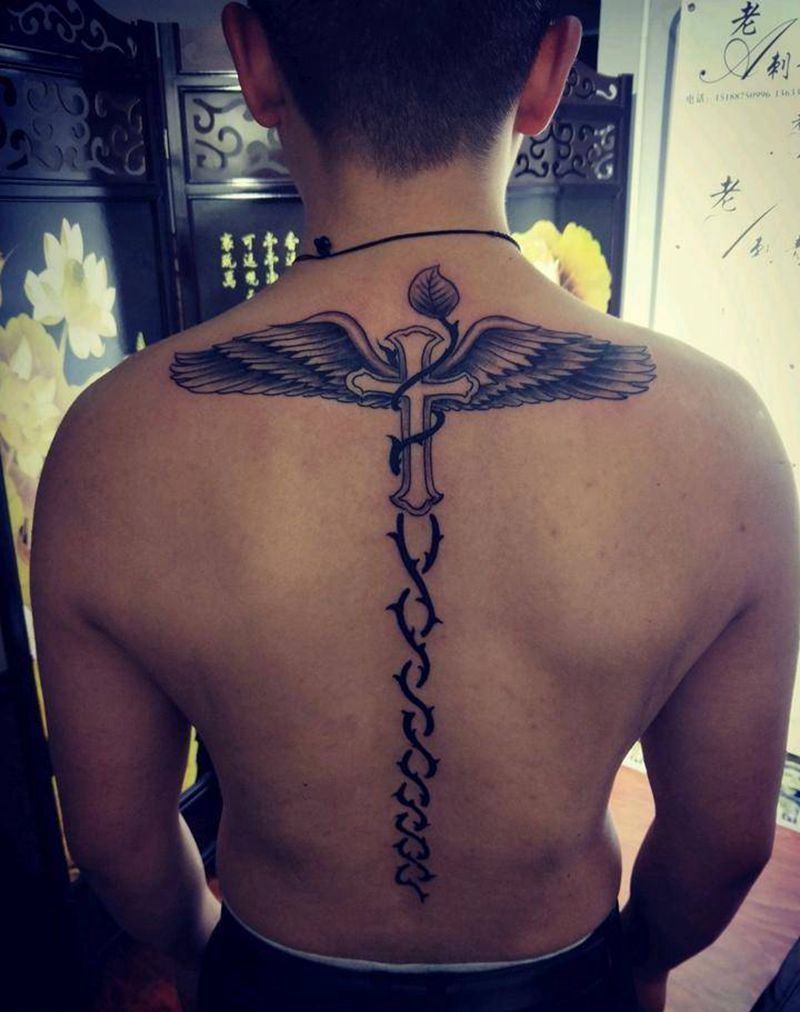 小翅膀纹身图片_背部图腾新传统纹身图案