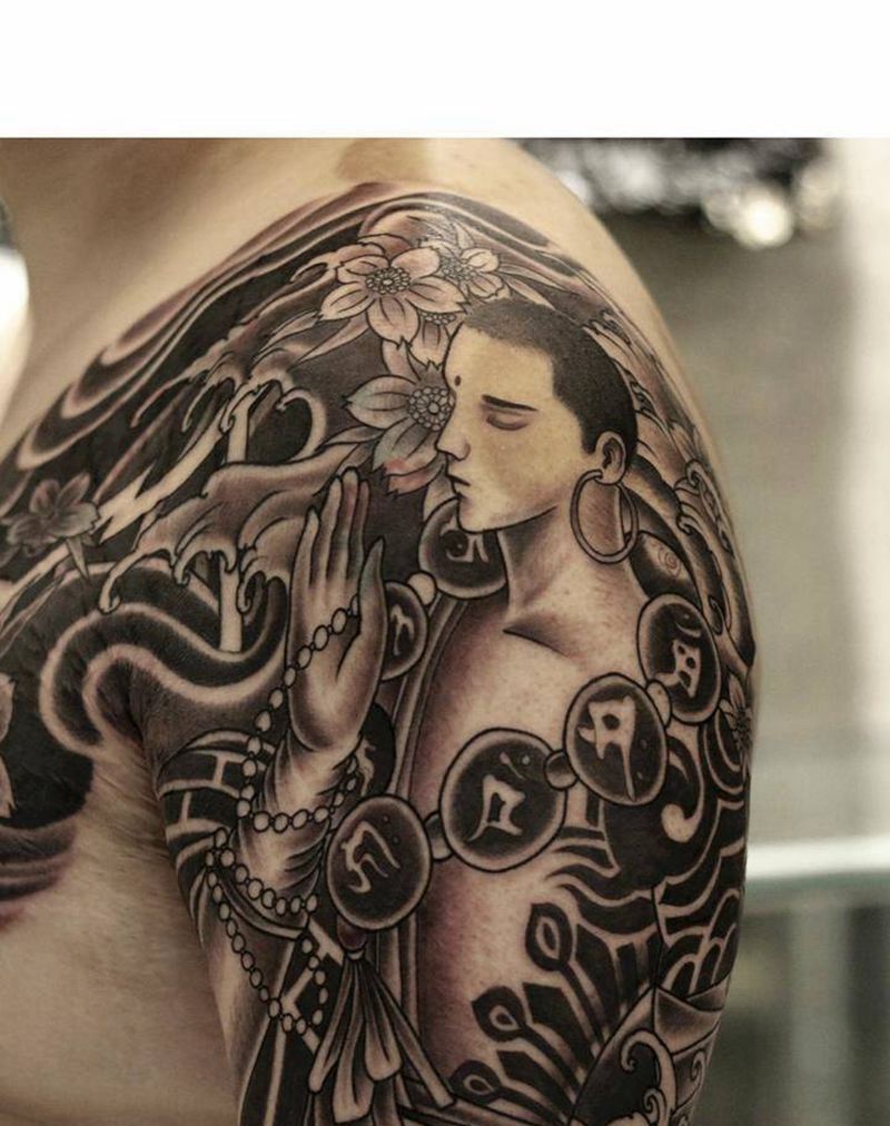 传统半甲纹身图片_胸部纹身图案