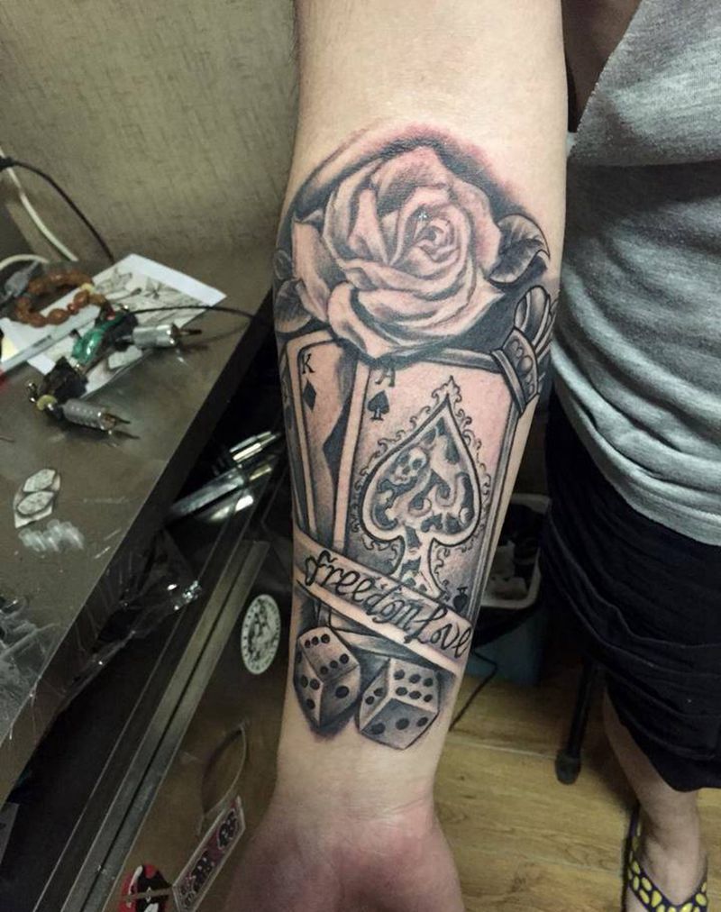 斯姑风格小臂纹身图片