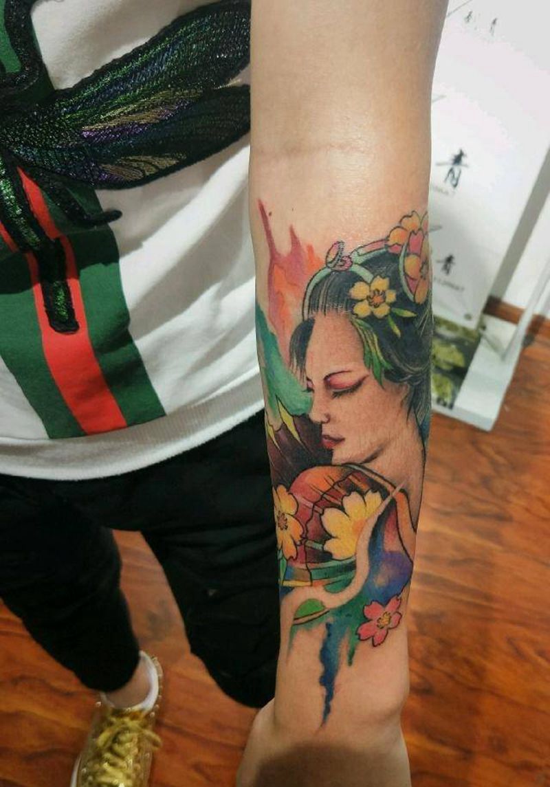 水彩艺姬纹身图片