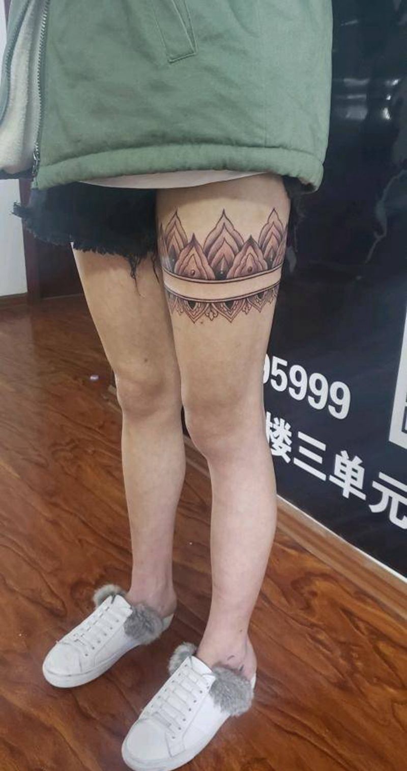 蕾丝纹身图片_腿部新传统纹身图案