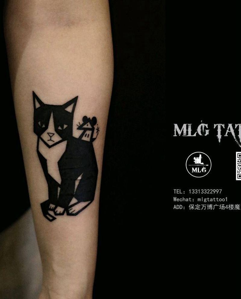 猫纹身图片_手臂几何纹身图案