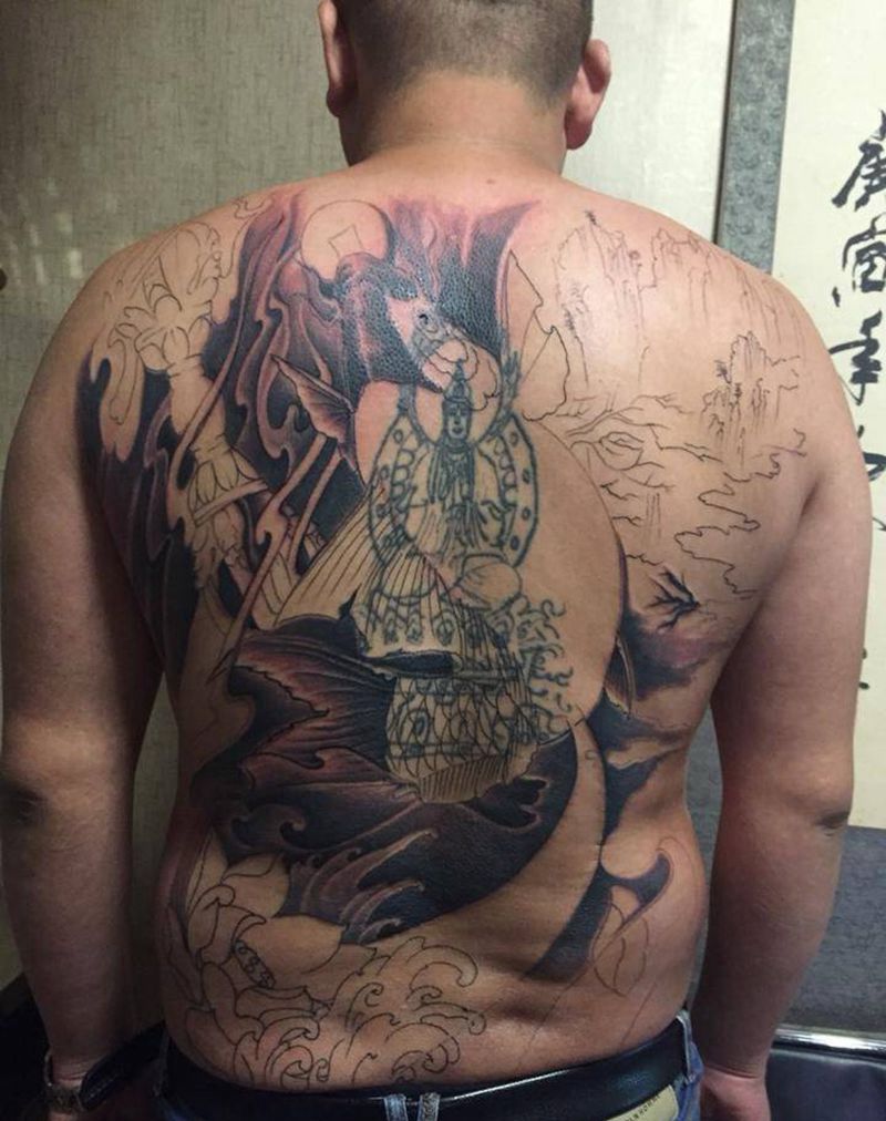 后背覆盖山水纹身图片