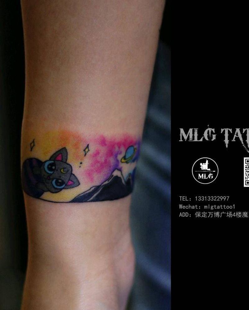 少女心的臂环纹身图片