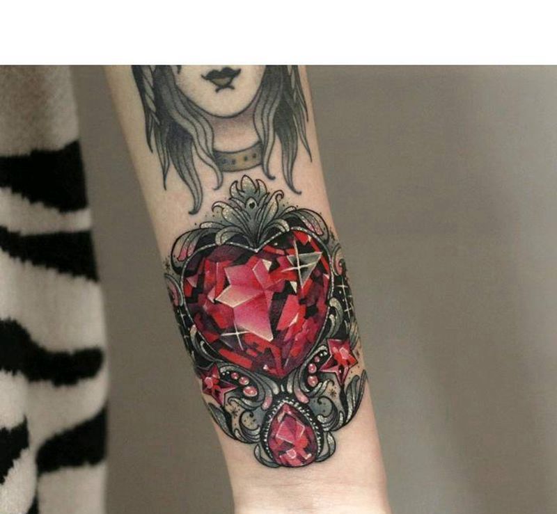 女王宝石 3D纹身图片_手臂欧美写实New School纹身图案