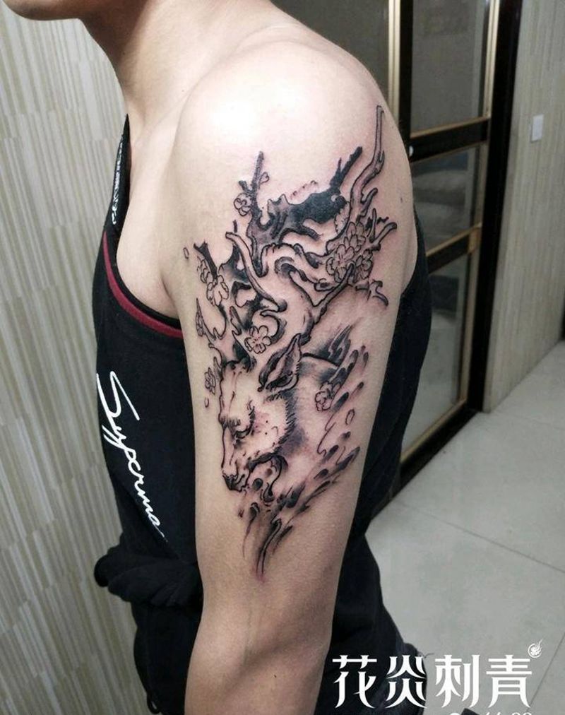 男鹿一枚纹身图片_肩部欧美写实纹身图案