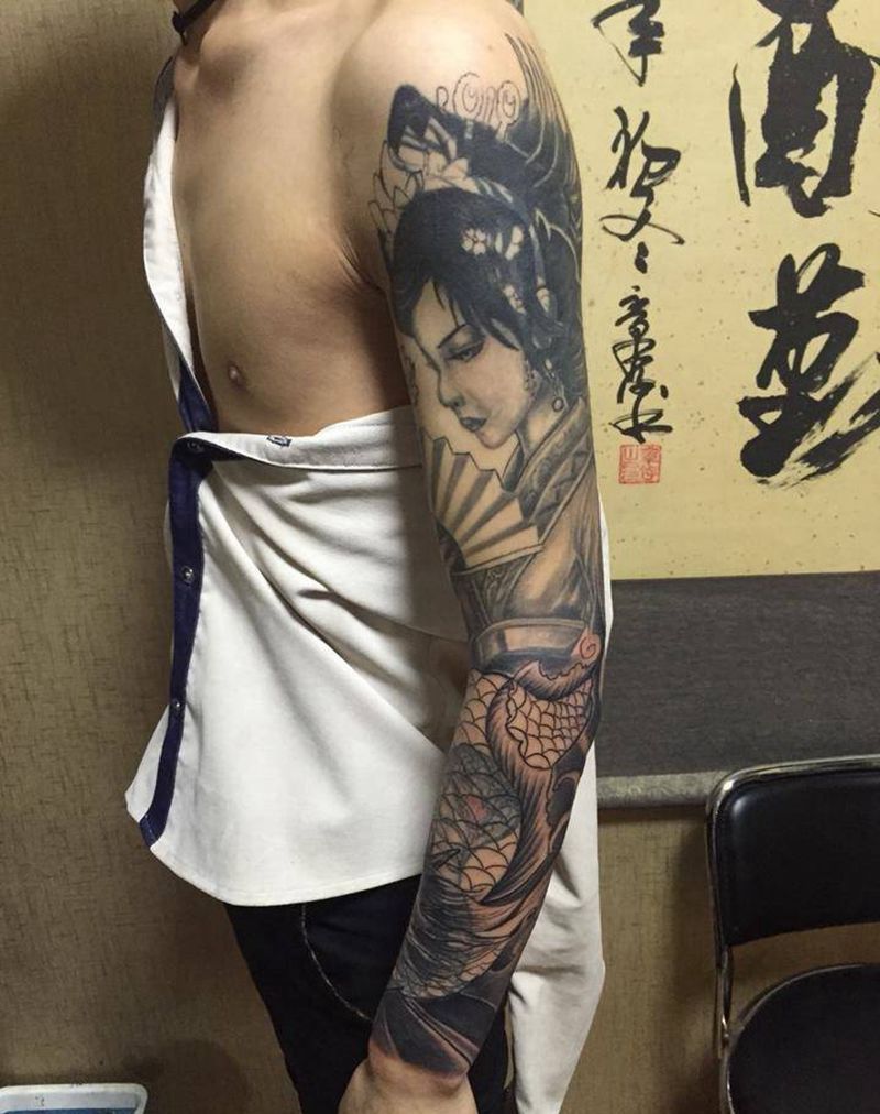 花臂覆盖未完成纹身图片