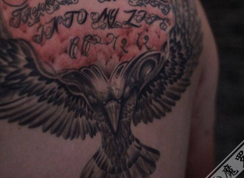 关于爱情纹身图片_成品背部写实欧美字符原创动物纹身图案