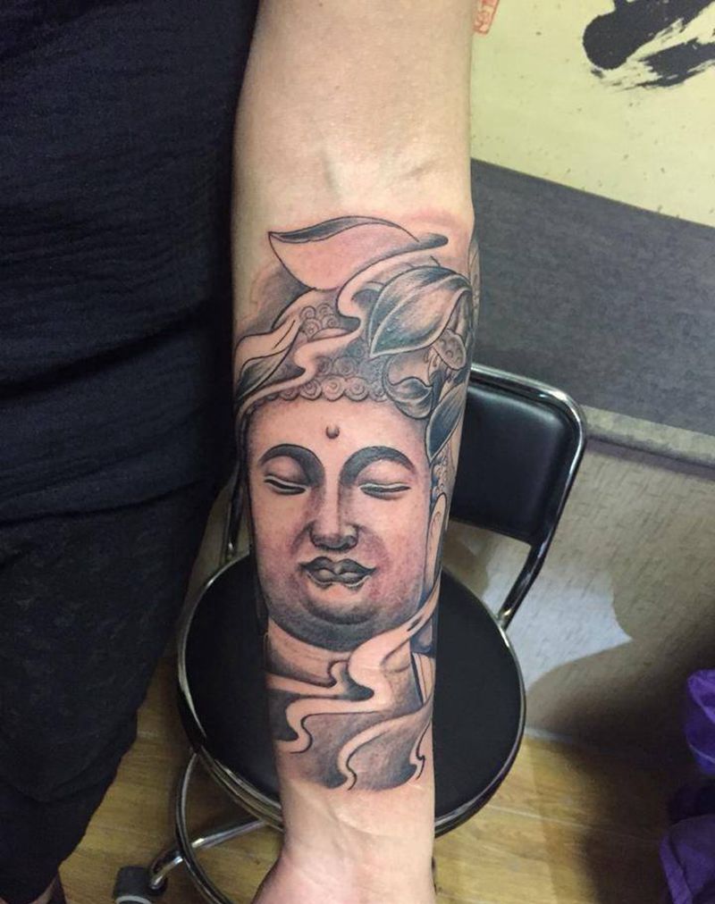 小臂佛像未完成！纹身图片