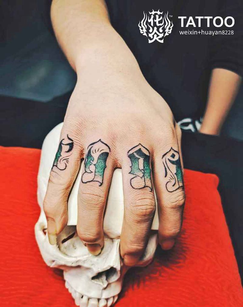 手指纹身纹身图片_手部花体字纹身图案