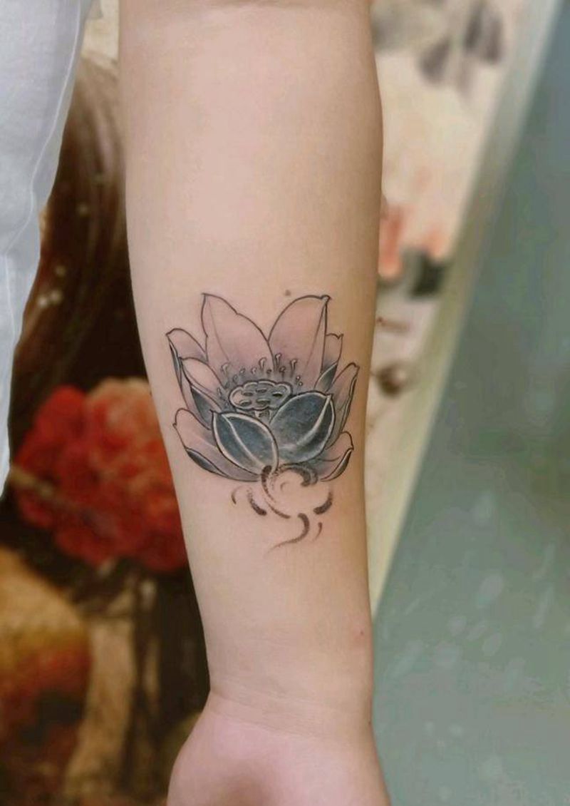 荷花遮盖纹身图片_手臂纹身图案