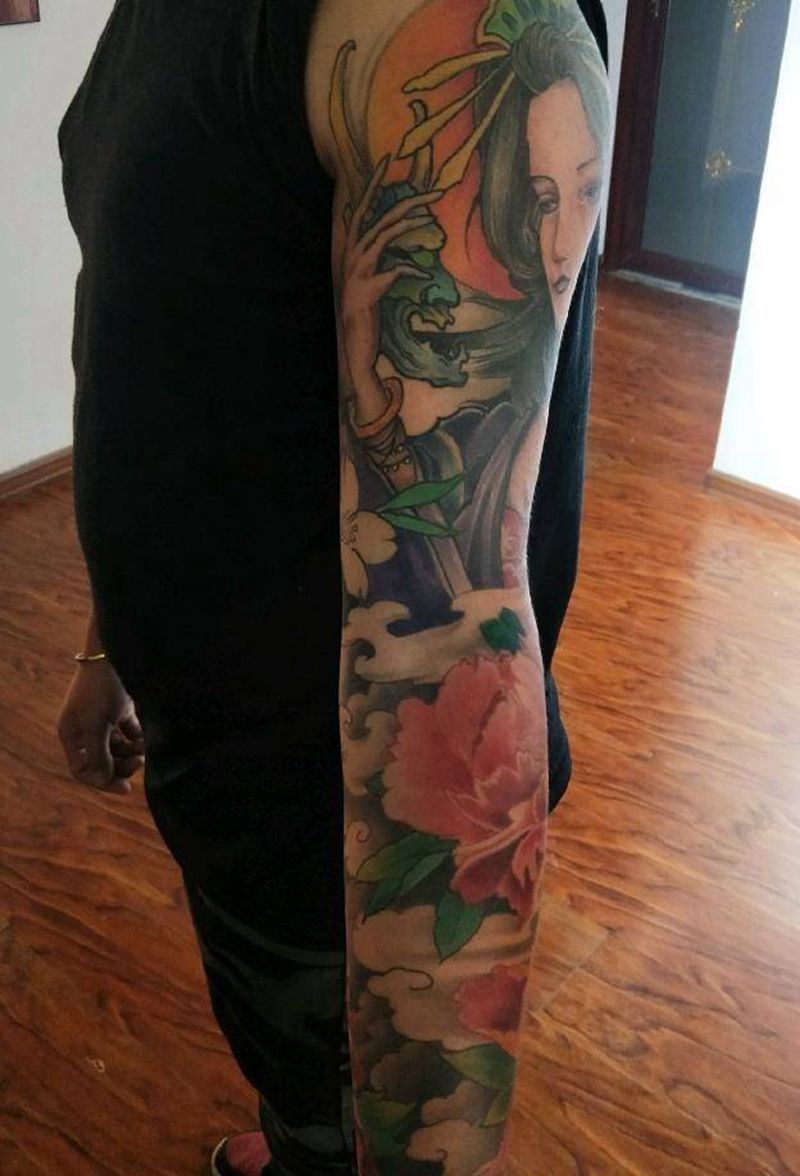 艺姬纹身图片_手臂新传统牡丹纹身图案