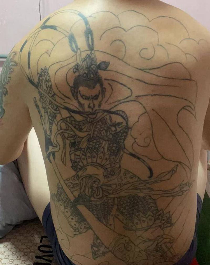 老纹身修改纹身图片_背部纹身图案